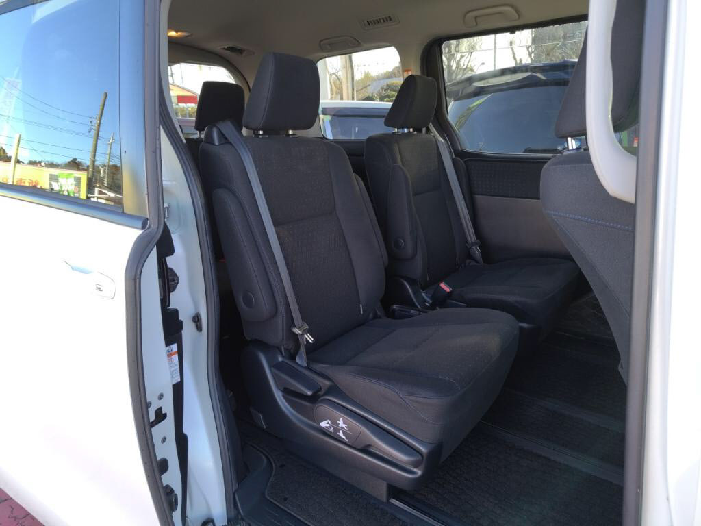 ヴォクシーハイブリッドハイブリッドＶの写真 21