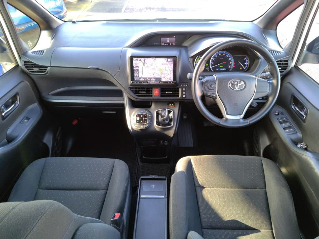 ヴォクシーハイブリッドハイブリッドＶの写真 3